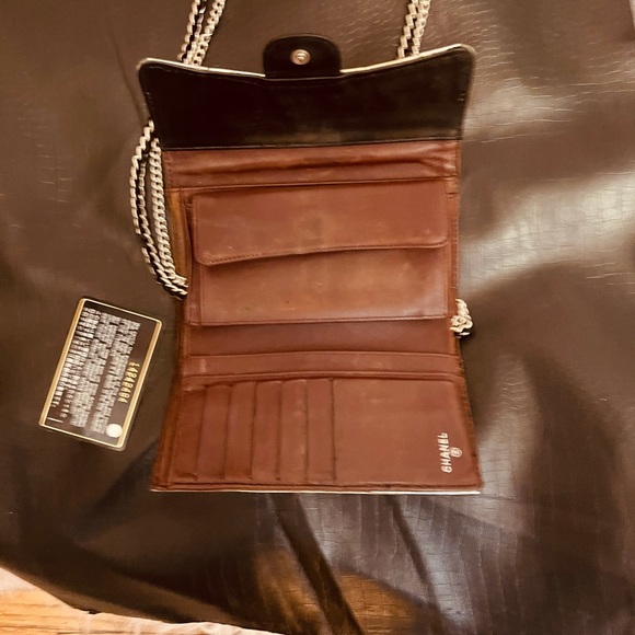 Chanel mirror bifold wallet on chain - Picture 10 of 15